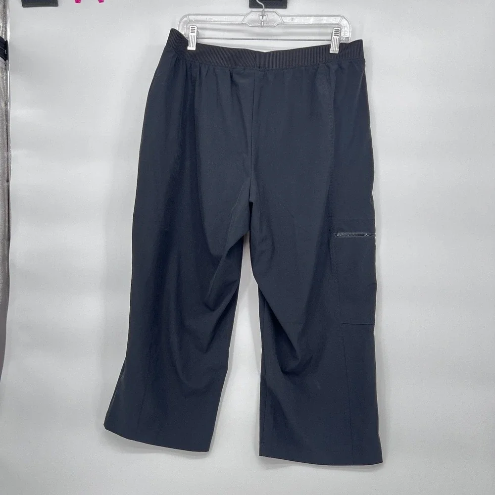 Chicos Zenergy Pull On Zippered Gorpcore Cargo Cropped Active Pant Size 2/MD - Picture 2 of 9